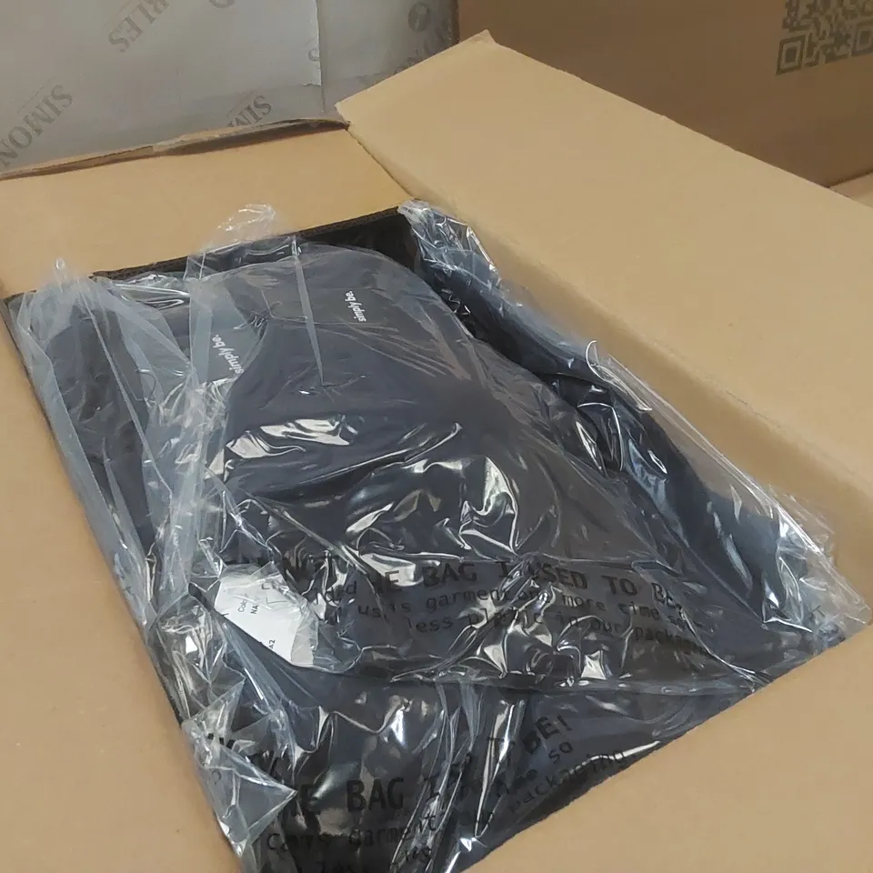 BOX CONTAINING APPROXIMATELY 25x BRAND NEW SIMPLY BE NAVY ACTIVE VESTS - SIZE 14
