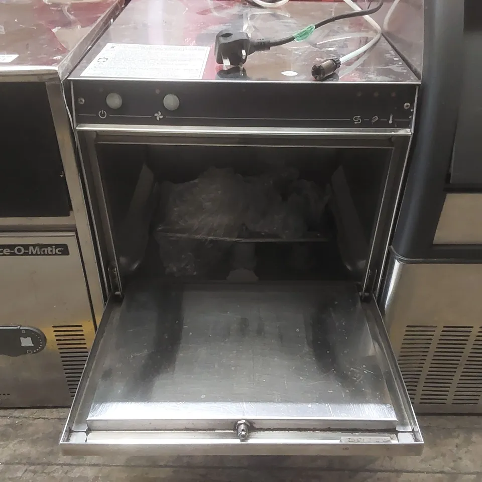 DC SERIES COMMERCIAL GLASS WASHER