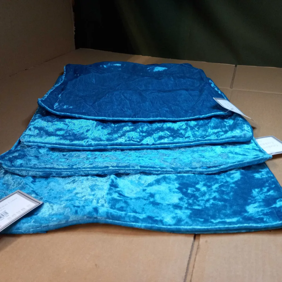 LOT OF APPROX 4 TEAL CRUSHED VELVET CUSHION COVERS - SIZE 45X45CM