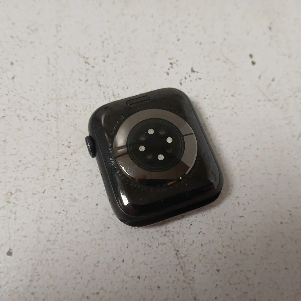APPLE WATCH SERIES 6 44MM IN SPACE GREY