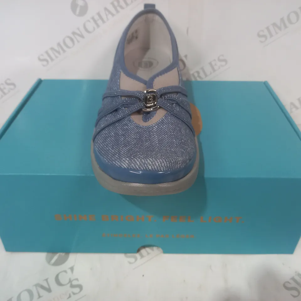 BOXED PAIR OF BZEES SHOES IN DENIM BLUE SIZE 7