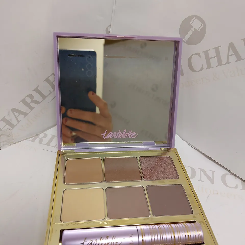 TARTE `VANITY PALETTE`