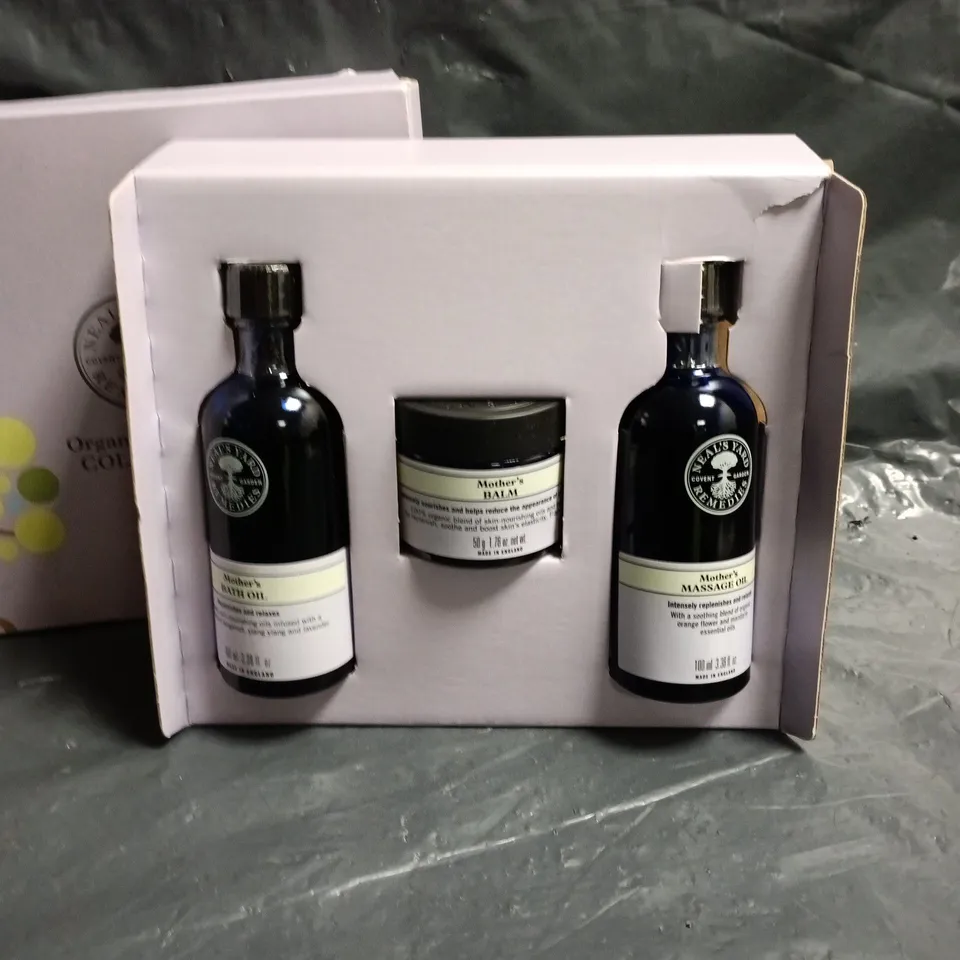 NEAL'S YARD MOTHER'S BATH OIL & MASSAGE OIL GIFT SET – 3-PIECE