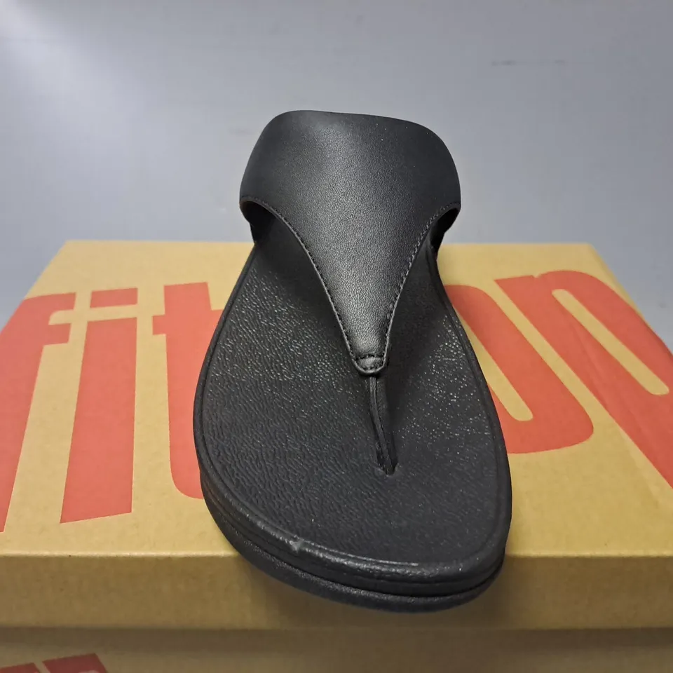 BOXED FITFLOP OPEN TOE PLATFORM SANDALS IN BLACK - SIZE UK 6 