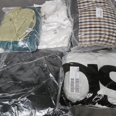 APPROXIMATELY 40 ASSORTED CLOTHING ITEMS IN VARIOUS SIZES, STYLES & COLOURS TO INCLUDE TOPS, JOGGERS, DRESSES, ETC - COLLECTION ONLY