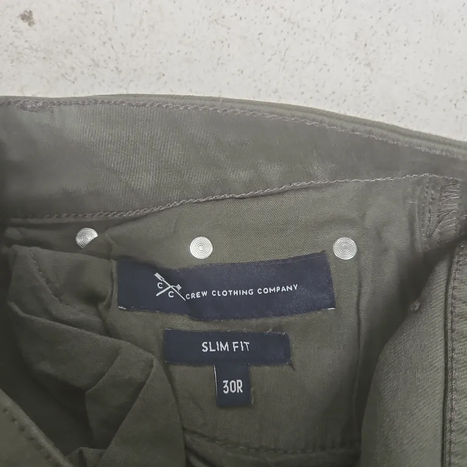 CREW CLOTHING COMPANY SLIM FIT OVERDYED TROUSERS – DEEP FOREST UK 30R