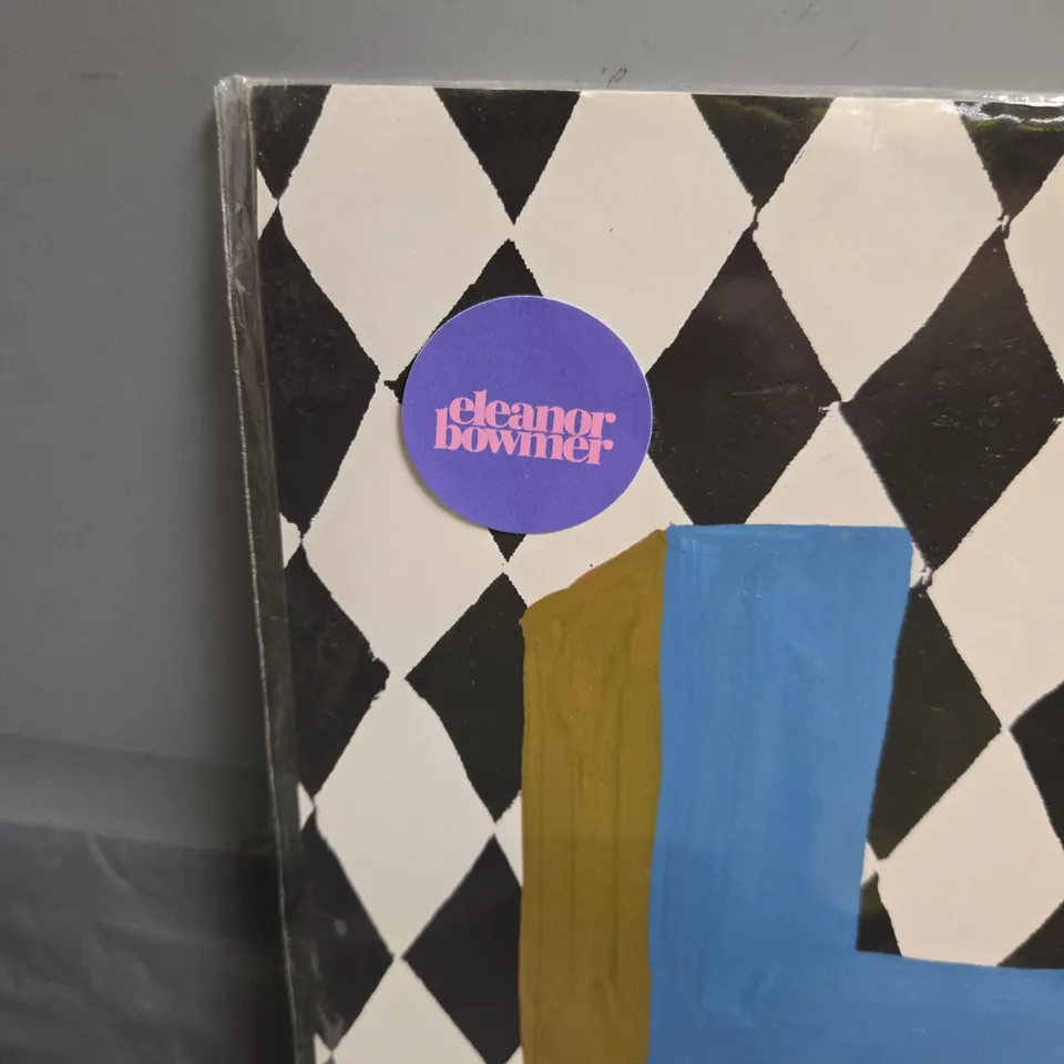 ELEANOR BOWMER – LOVE (3D LETTERING ON CHECKERED BACKGROUND)