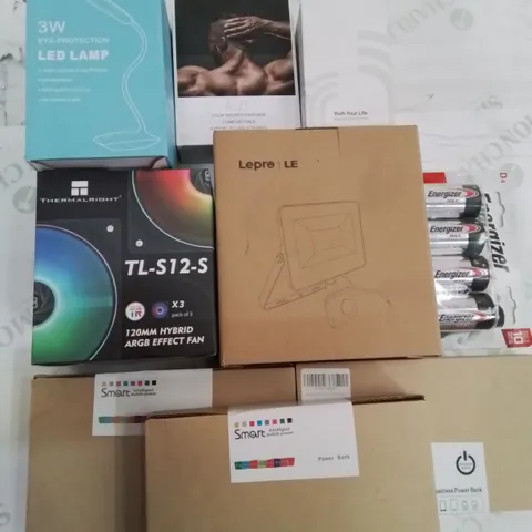 BOX CONTAINING LARGE AMOUNT OF BOXED ELECTRICAL ITEMS TO INCLUDE: POWER BANKS, LED LIGHTS, LAMPS ETC.