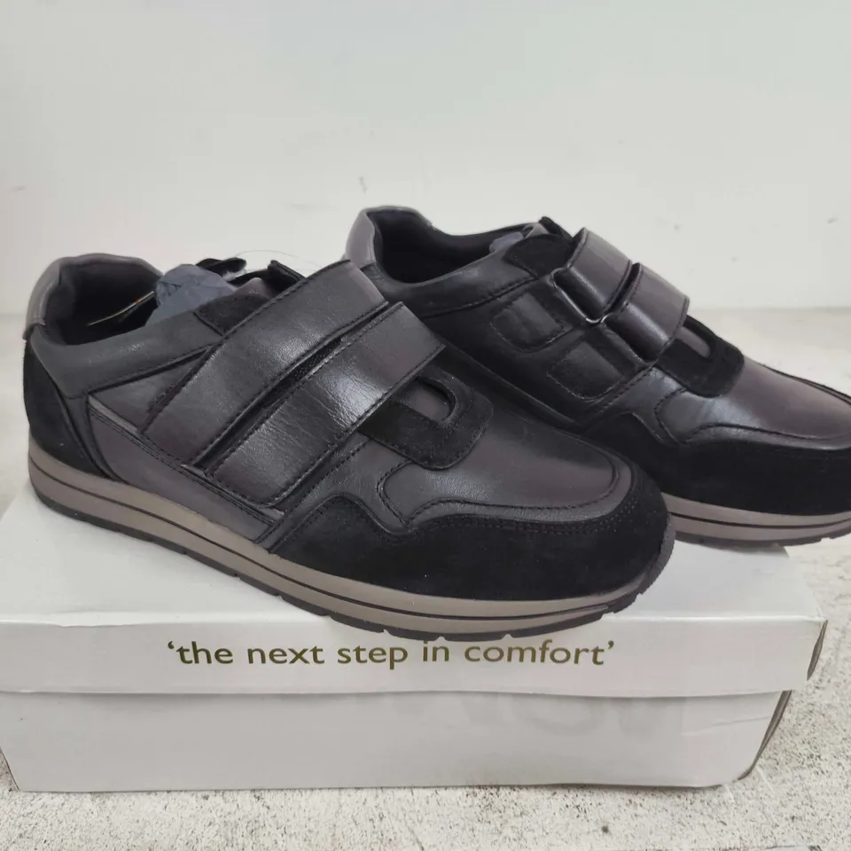 BOXED PAIR OF DR.KELLER BRENDAN SHOES – BLACK - UK SIZE 8