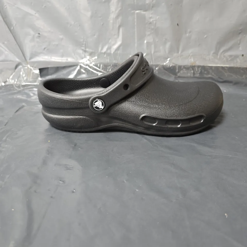 CROCS BISRTO WORK CLOGS - BLACK - SIZE M5 W6