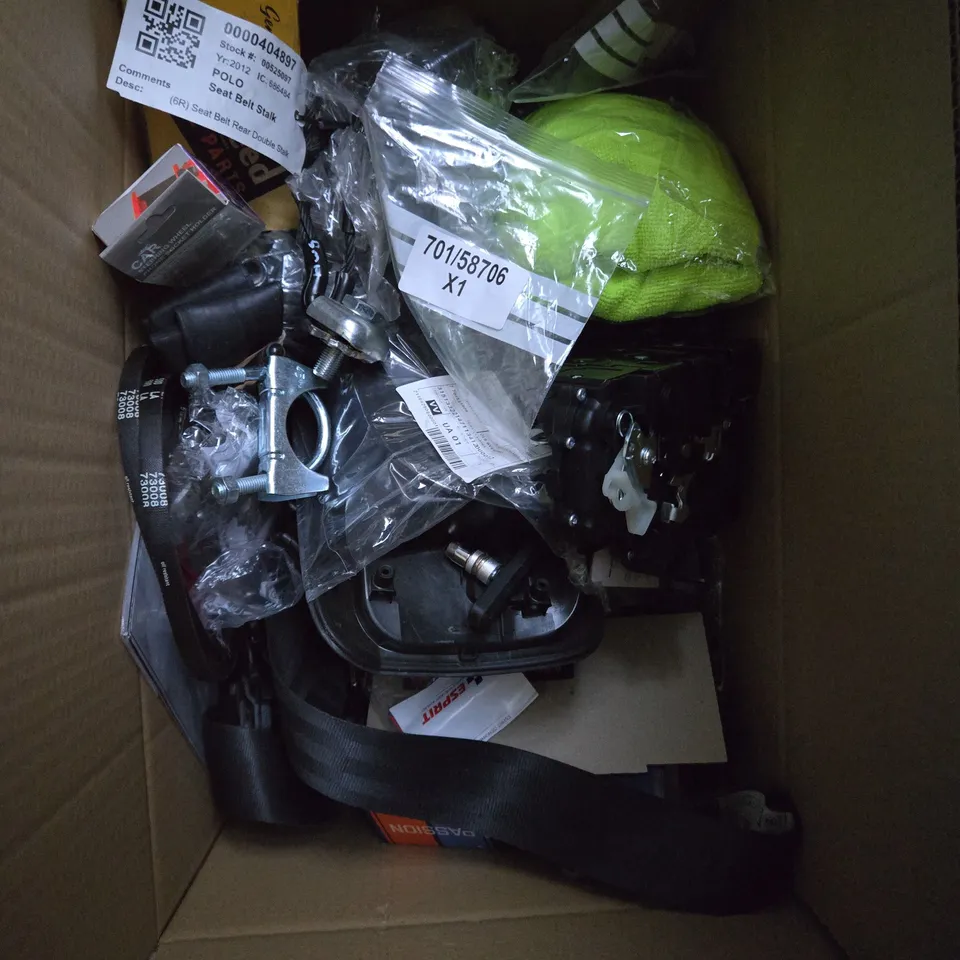 BOX OF ASSORTED CAR ITEMS TO INCLUDE TOOLS - DOOR HANDLES AND LOCKS / COLLECTION ONLY 