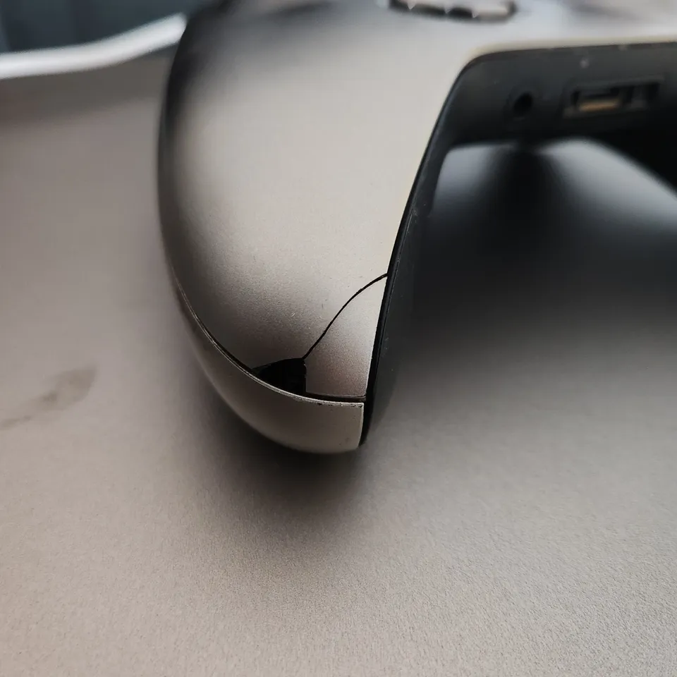 MICROSOFT XBOX ONE X 1TB GAMES CONSOLE - GRADIENT SILVER 