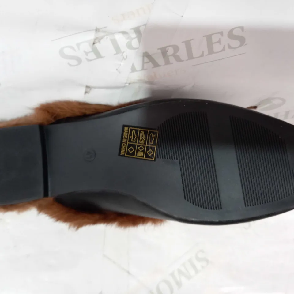 BOXED PAIR OF DESIGNER FAUX FUR LINED SLIP ON SHOES IN BLACK EU SIZE 41