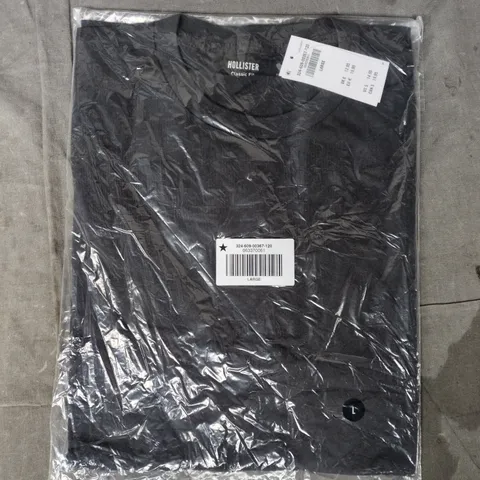 BAGGED HOLLISTER CLASSIC FIT T-SHIRT IN DARK GREY SIZE LARGE