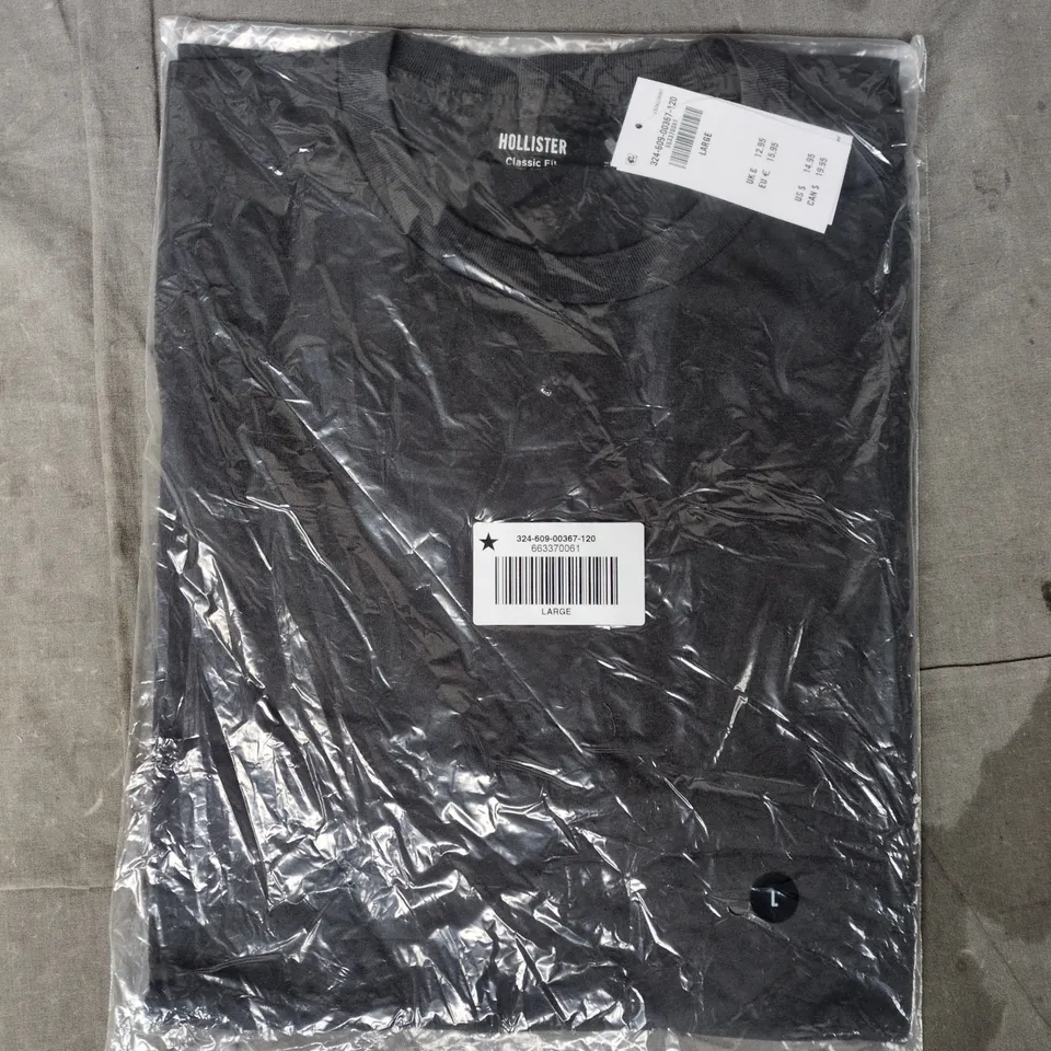 BAGGED HOLLISTER CLASSIC FIT T-SHIRT IN DARK GREY SIZE LARGE
