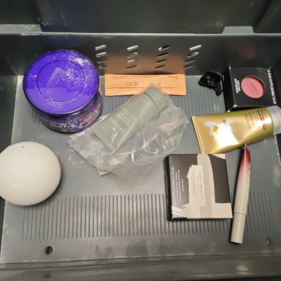  LOT OF ASSORTED HEALTH AND BEAUTY ITEMS TO INCLUDE ORAL-B IO HEADS, RITUALS CONDITIONER AND ORIGINS RESURFACING CREAM