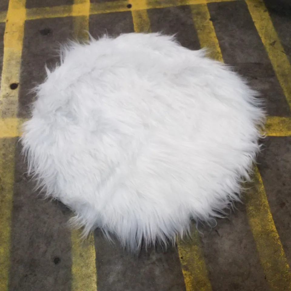 BRAND NEW PACO HOME PLAYA 960 RUG IN WHITE - 1'6" ROUND