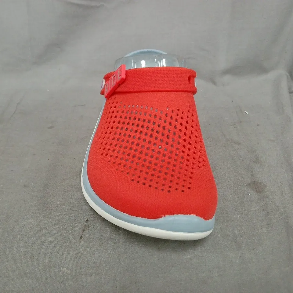 PAIR OF CROCS LITERIDE 360 CLOGS IN RED SIZE UK M7/W8