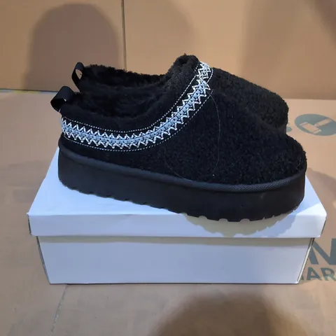 BOXED PAIR OF SHOES BY EMMA PANDAS IN BLACK - UK 6