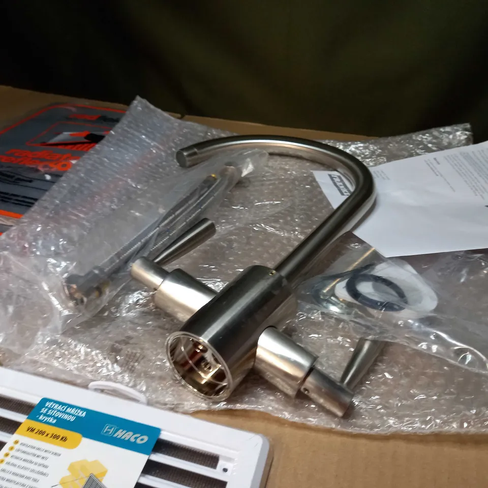 LOT OF APPROX 10 ASSORTED HOUSEHOL/DIY RELATED ITEMS TO INCLUDE: RADIATOR REFLECTORS, VENT, KITCHEN TAP