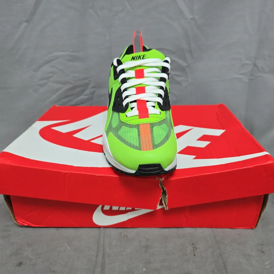 BOXED PAIR OF NIKE AIR MAX 90 DRIFT TRAINERS IN GREEN/BLACK SIZE UK 6