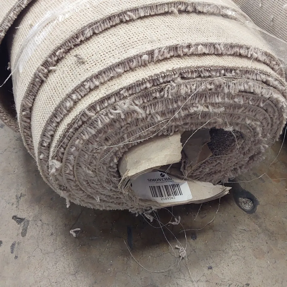 ROLL OF QUALITY TUDOR TWIST HEATHERS CREAM WEAVE CARPET APPROXIMATELY 4M × 6.3M 