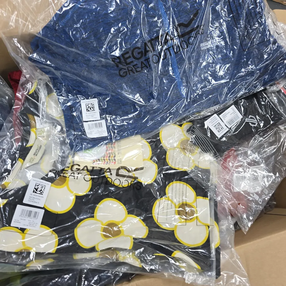 APPROXIMATELY 33 ASSORTED BRAND NEW REGATTA CLOTHING ITEMS IN VARIOUS SIZES, STYLES & COLOURS