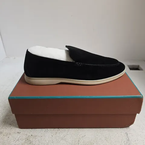 LORO PIANA BLACK SUEDE LOAFERS – 10