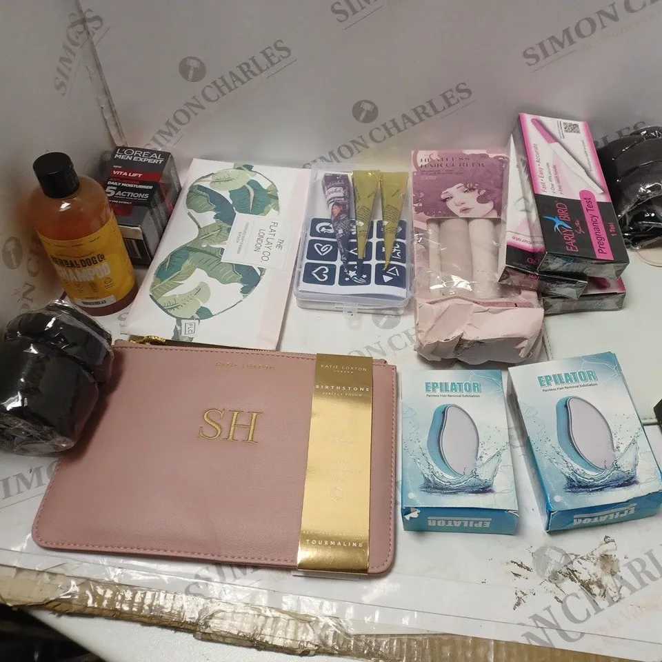 BOX OF ASSORTED COSMETIC ITEMS TOO INCLIDE WASH BAGS , FACE CREAM AND SHAMPOO 