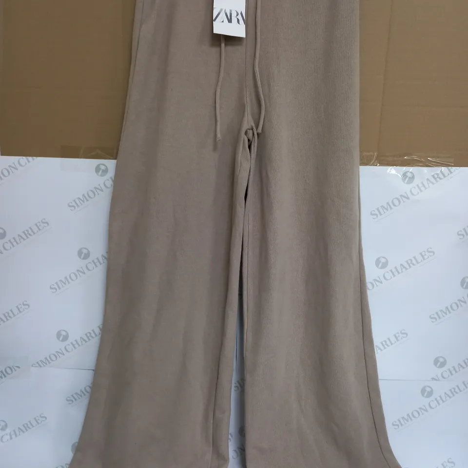 ZARA STRETCH PANTS IN SAND - MEDIUM