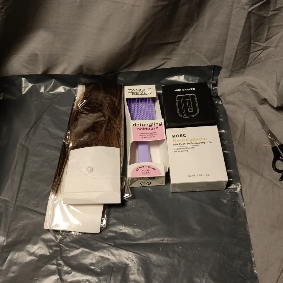 APPROXIMATELY 15 ASSORTED COSMETIC ITEMS INCLUDING HAIR EXTENSIONS, DETANGLING BRUSH, MINI SHAVER, KEOC DEEP COLLAGEN ETC