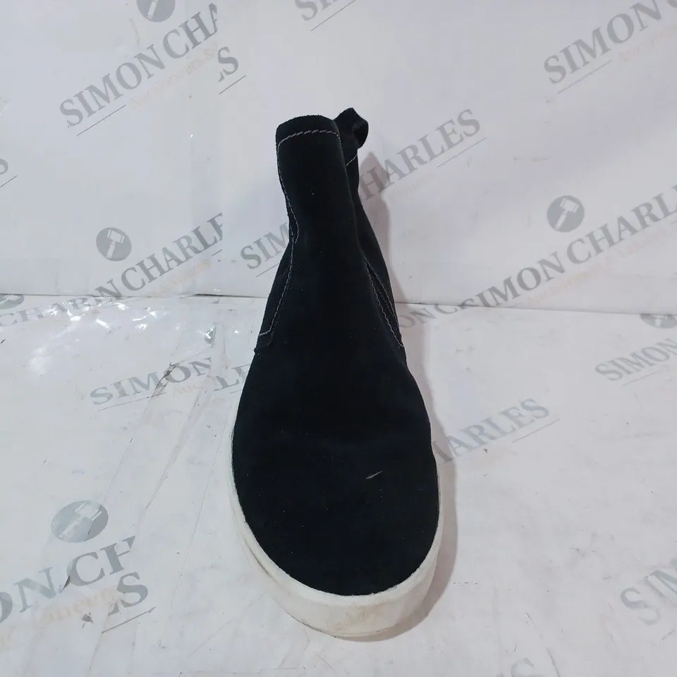CLANKS LAYTON STAR BLACK SUEDE SHOES - SIZE 7