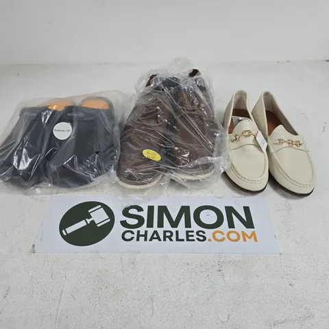 APPROXIMATELY 20 ASSORTED PAIRS OF SHOES AND FOOTWEAR ITEMS IN VARIOUS STYLES AND SIZES TO INCLUDE GEORGE, MS&S, WOODSIDE, ETC