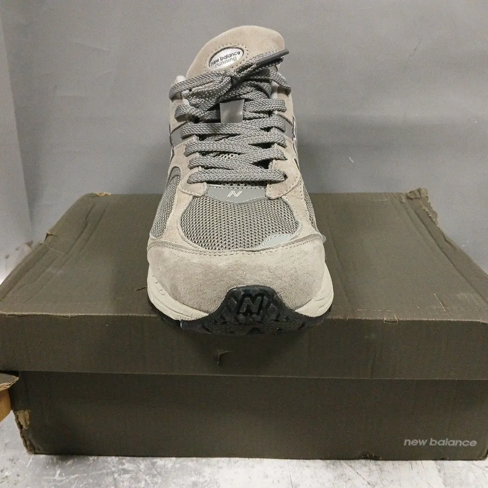BOXED PAIR OF NEW BALANCE 2002R SHOES IN STONE/GREY SIZE UK 10.5