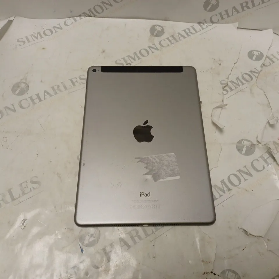 APPLE IPAD IN SILVER MODEL A1567