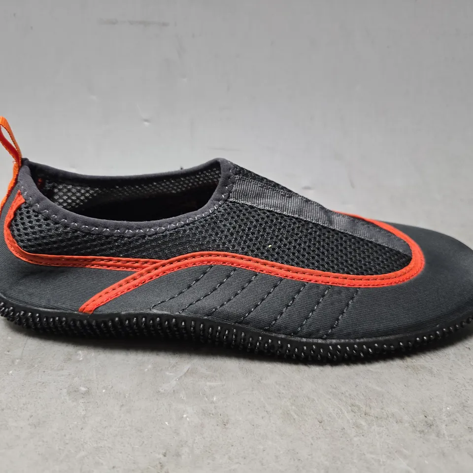 MOUNTAIN WAREHOUSE BEERMUDA AQUA SHOE - UK 7 