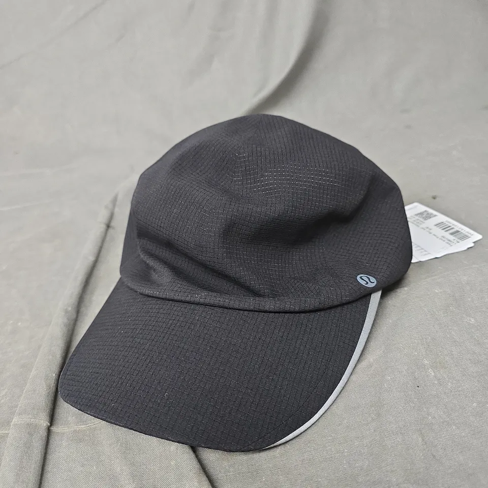 LULULEMON BLACK CAP 