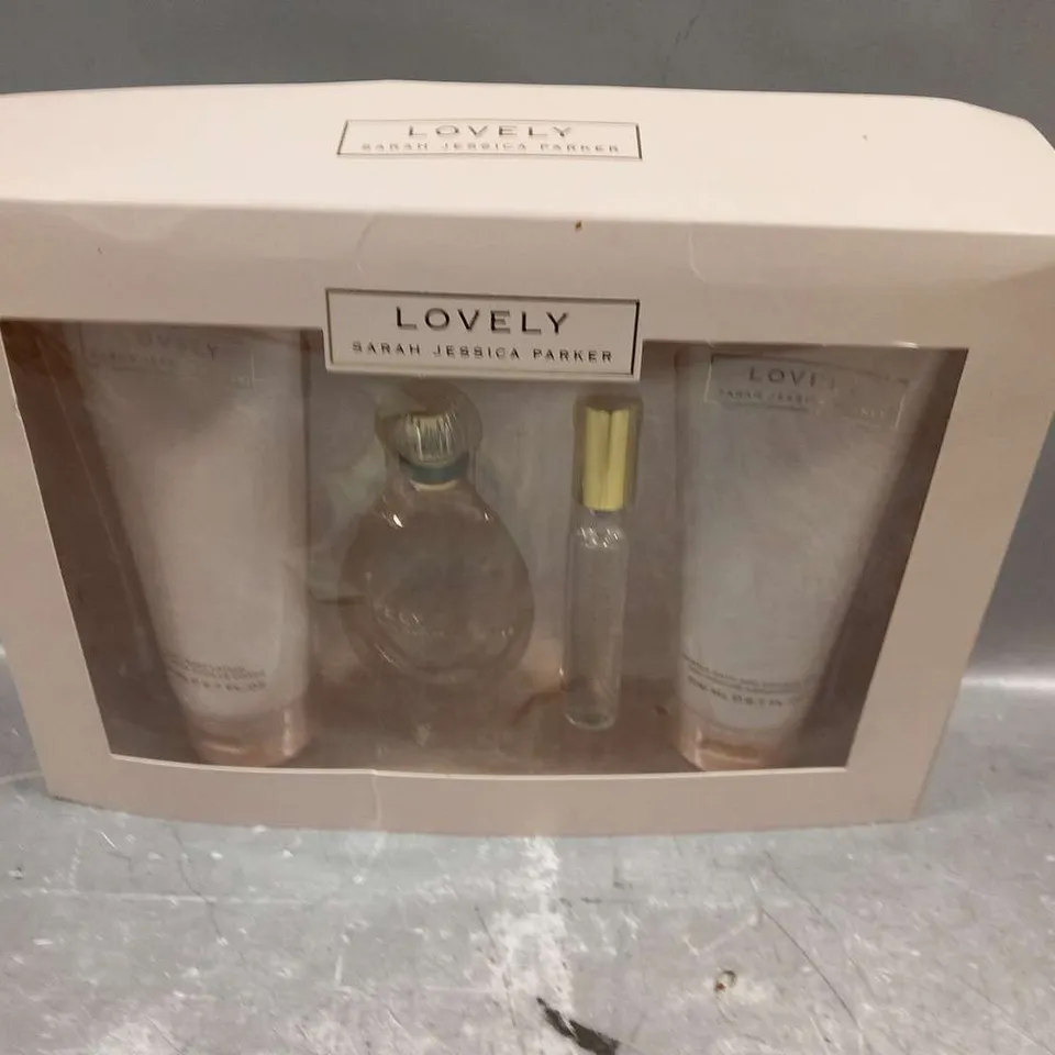 BOXED SARAH JESSICA PARKER LOVELY EAU DE PARFUM GIFT ST