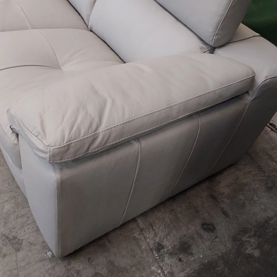 DESIGNER ITALIAN STYLE CHAISE SOFA WITH ADJUSTABLE HEADRESTS LIGHT GREY LEATHER 
