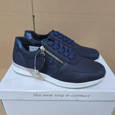BOXED PAIR OF DR KELLER MARTINA SHOES IN NAVY - SIZE 4