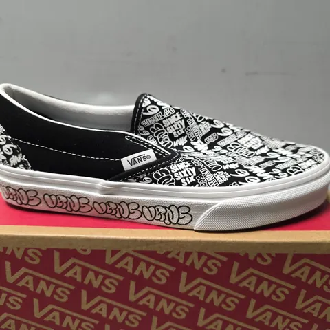 BOXED VANS OFF THE WALL CLASSIC SLIP O - UK 4 
