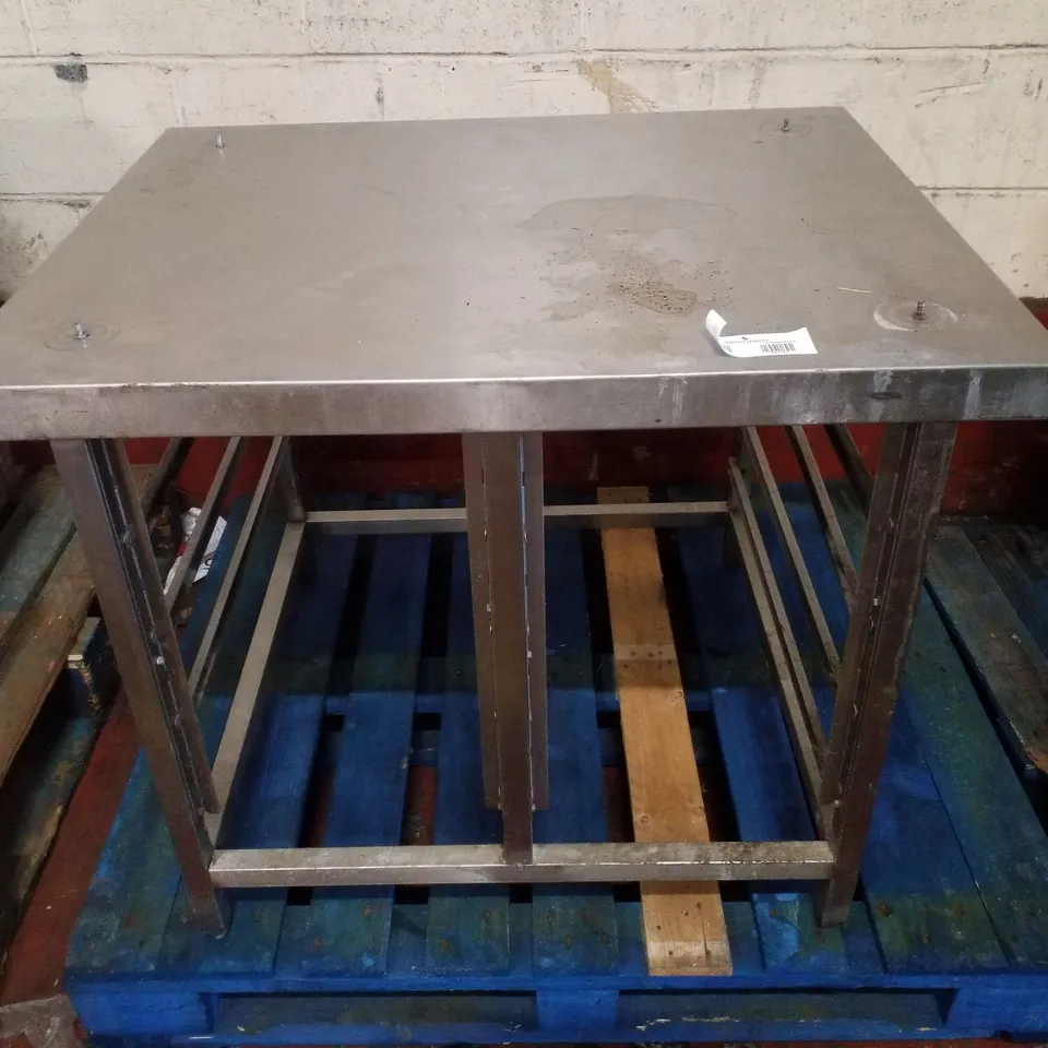 COMMERCIAL EQUIPMENT STAND WITH TRAY RACK