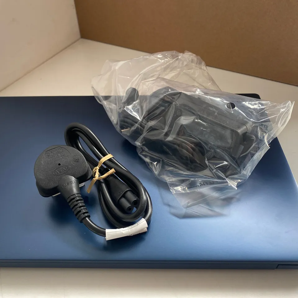 BOXED LENOVO AMD RYZEN 5 7520U LAPTOP