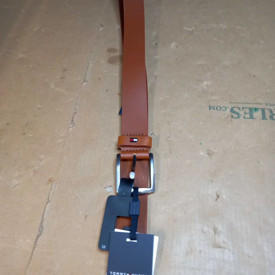 TOMMY HILFIGER DENTON LEATHER BELT 