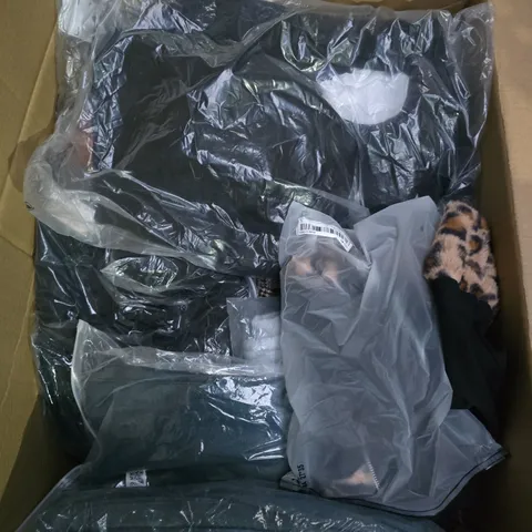 APPROXIMATELY 25 ASSORTED CLOTHING AND FASHION PRODUCTS IN VARIOUS STYLES AND SIZES - COLLECTION ONLY