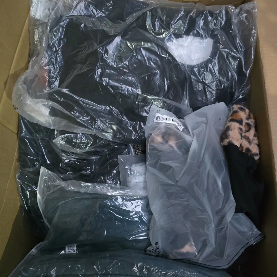 APPROXIMATELY 25 ASSORTED CLOTHING AND FASHION PRODUCTS IN VARIOUS STYLES AND SIZES - COLLECTION ONLY