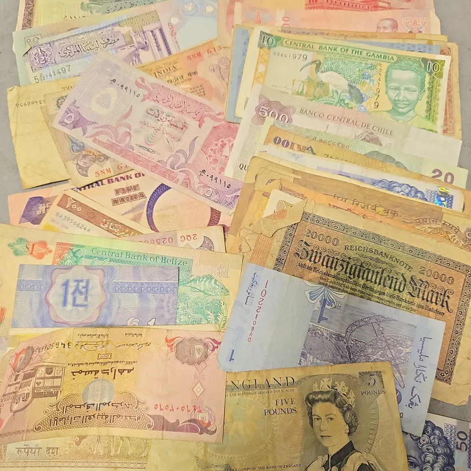 SET OF LARGE AMMOUT OF ASSORTED FOREIGN BANK NOTES 