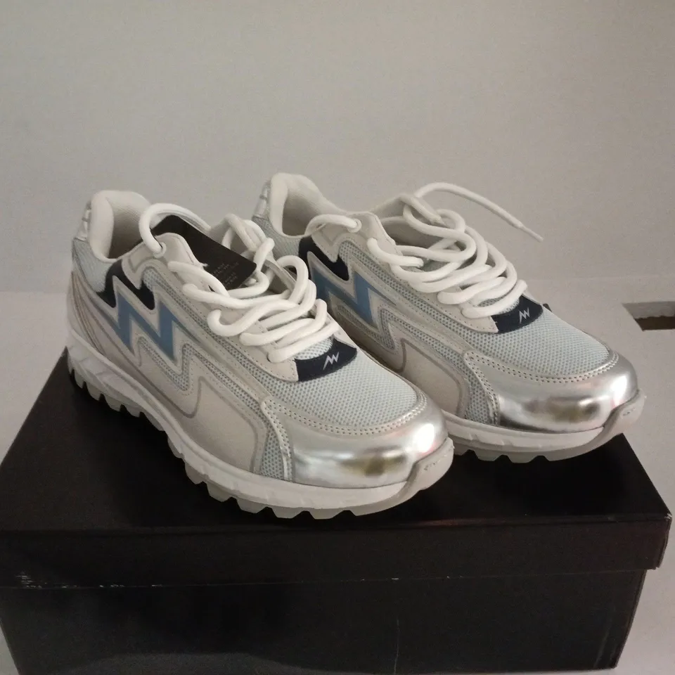 AISE CHROME BLUE COSMO RUNNER UK 8 BOXED