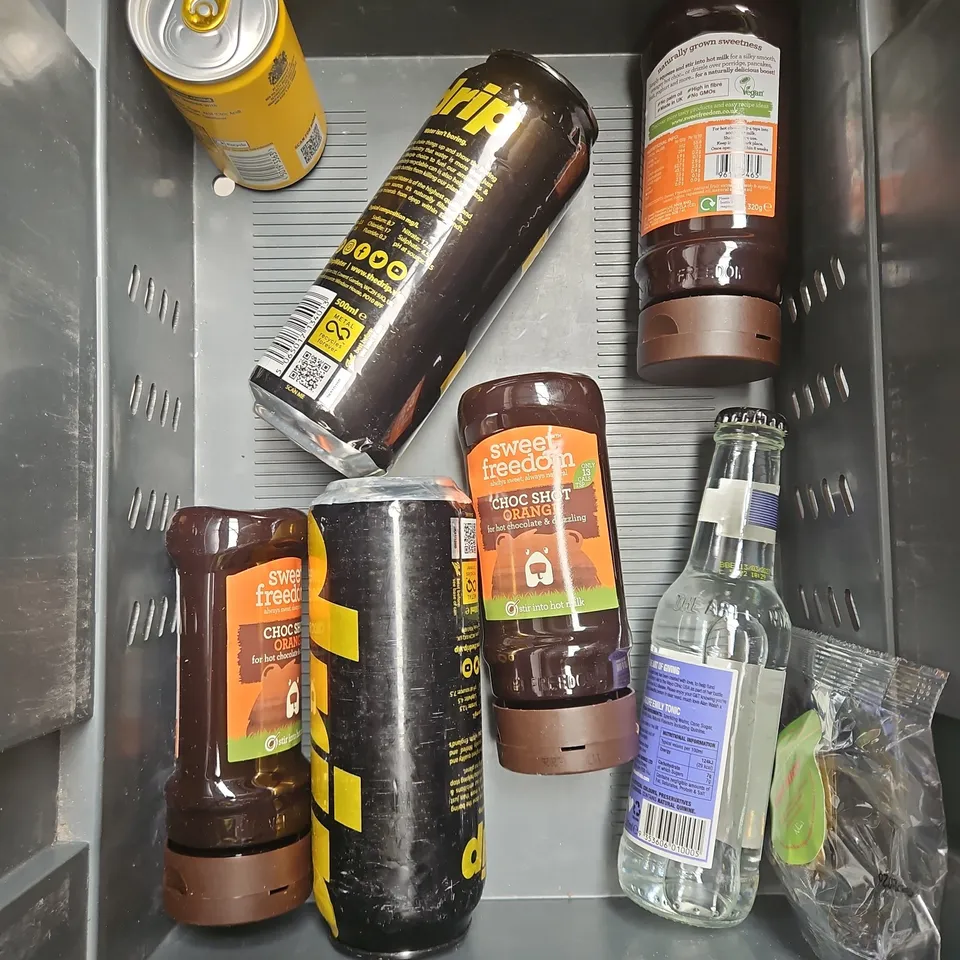 APPROXIMATELY 10 ASSORTED FOOD ITEMS TO INCLUDE - HUEL CHOCOLATER, LIQUID DEATH MANGO CHAINSAW, SWEET FREDOM CHOSHOT ORANGE, ETC - COLLECTION ONLY
