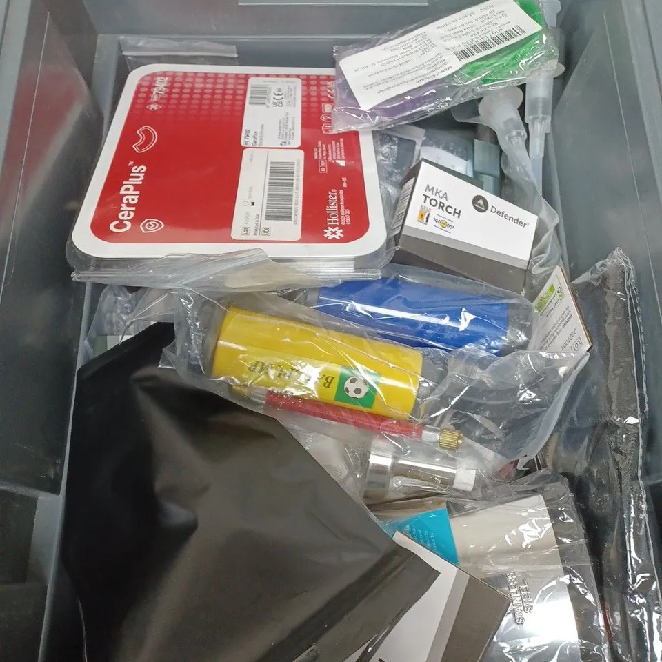 BOX OF APPROXIMATELY 15 ASSORTED HOUSEHOLD ITEMS TO INCLUDE FABRIC DYE, WINDOW ALARM AND GOLF TEES 